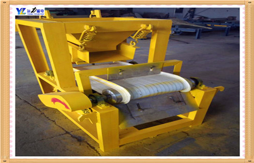 矿用小型输送带式磁选机都有哪些,矿上用的磁选机种类太多了,今天我们重点来介绍下矿用小型输送带式磁选机以及与之有关的问题. 1.小型干式磁选机受欢迎的原因 1.1.由于近期铁矿石价格继续上涨,磁选矿机的节能效率提出了新的要求; 1.2.小型干式磁选机市场,不仅为用户降低投资成本,而且可以创造相当的经济价值. 1.3.小型干式磁选机的普及,使得一些老式磁选机逐渐淘汰. 1.4.远力磁电提供完善的生产小型干式磁选机,所生产的设备得到了广大用户的广泛赞誉,该设备采用永磁系统,采用移动式式运行方式提高了材料的利用率. 1.5.开云官方网页版-开云中国
设备在行业中推动新型设备的发展,进一步满足除铁工业的需要,并在除铁工业的应用中发挥了很大的推动作用
