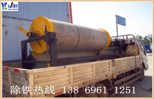 2.磁选机布置顺序的主要部分如下: 飞轮,轴承,圆盘,衬套,轴承,滑轮,具体分析如下:主轴有三个带有键槽的轴段,以减少对 夹紧工件时间,这些轴上的键槽应在相同的总线上打开. 另外,还为了减少加工刀具的种类和提高劳动生产率,轴上直径近似的地方,圆角.倒角.键槽宽度.砂轮越程槽宽度,退刀槽宽度等尽可能采用相同的尺寸. 3.因为主轴是阶梯轴,根据阶梯轴的特点 并且轴上零件的安装要求也不高,所以上面提到的第二条容易满足.至于第三条:轴的制造工艺性,主要是指便于加工和装配轴上的零件.并且生产率高.成本低.一般来说,结构越简单,工艺性越好. 4.应该尽量简化轴的结构. 为了便于装配零件并去掉毛刺,轴端应制出45度倒角.在需要切制螺纹的轴段,应留有退刀槽.起尺寸都可查有关的标准和手册.若需要磨削加工的轴段,应留有砂轮和越程槽.