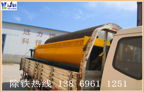 .远力干式磁选机新型设计,减少尾矿跑尾 开云官方网页版-开云中国
独创的专利技术,采用吸附.去杂.提纯.脱磁4段复合磁系的排列方法,采用优质铁氧体和钕铁硼材料与稀土磁钢复合而成.此种磁系排列方法可广泛应用于贫磁铁矿的富集提纯.河沙选铁.钢渣提纯.钛铁矿分离等,干式磁选机非常适用于干旱缺水地区,节省水资源,降低选矿成本,为超贫磁铁矿开采和利用开辟了一条新途径. 采用独有变频调速电动机,使用寿命长,运行故障低,可随时调节粗精矿品味高低